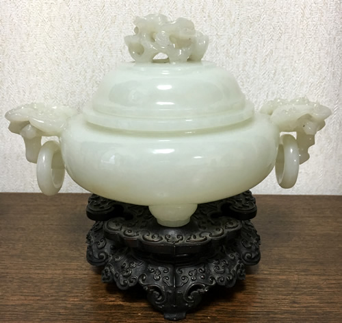 白玉香炉